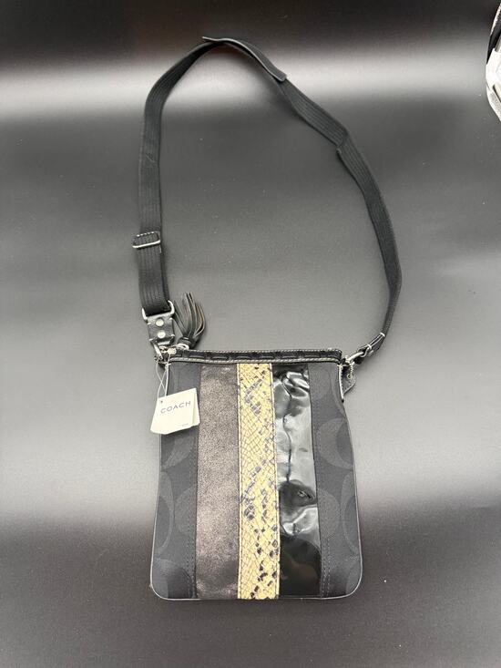 Coach Handbags - Vintage Coach Hamptons 10266 Swingpack Bag Womens Black Python Leather Crossbody